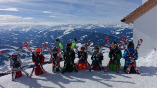 Volksschule Kufstein Zell beim Skifahren