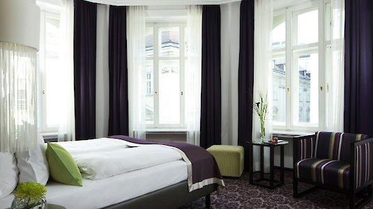 The pleasant rooms of the Steigenberger Hotel