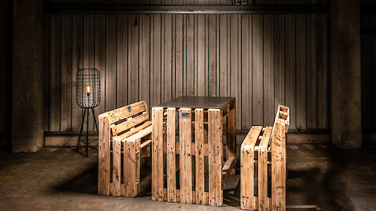 Furniture made from pallets (Copyright by Paletten Winter GmbH)