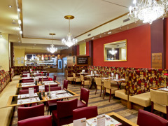 Michl's Café Restaurant Blick vom Eingang