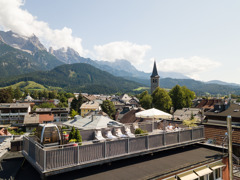 Dachterrasse mit Blick auf die Berge, Hotel Hindenburg, Saalfelden