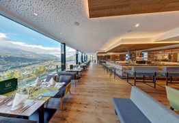 Panorama-Bar im Hotel Schütterhof - Ausblick auf Schladming und den Dachstein