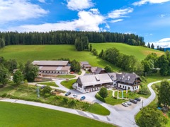 Aus der Luft fotografiert - Der Ponyhof mitten in der Natur