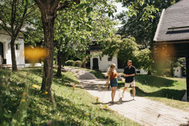Zwei Gäste im Dorf SCHÖNLEITN