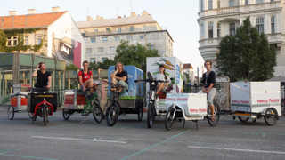 Heavy Pedals BotenfahrerInnen mit Rädern