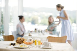 Frühstück mit biologischen und regionalen Produkten