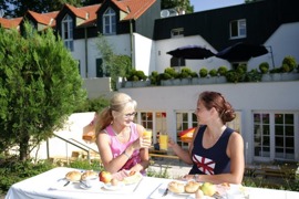 Palace Hostel Schlossherberge - Bio-Frühstück und entspannte Atmosphäre