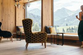 Lounge und Bar mit Naturblick