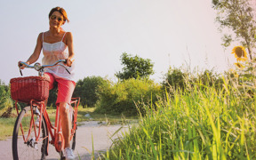 Frau auf Fahrrad