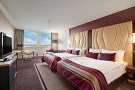 Hilton Vienna Danube Double Queen Waterfont Room