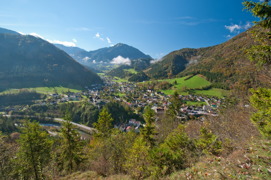 Hollenstein mit Gamsstein und Voralpe.jpg