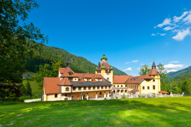 Schlosshotel Kassegg Ansicht Wiese