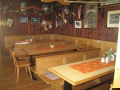 Traisner H&uuml;tte Gastraum