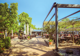 Luftburg bei Tag Luftburg bei Tag