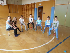 höhenverstellbare Einbeinhocker bzw. Indooreisstöcke aus ausgeschiedenen Krücken höhenverstellbare Einbeinhocker bzw. Indooreisstöcke aus ausgeschiedenen Krücken