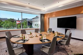 Hilton Vienna Boardroom mit Aussicht auf den Stadtpark