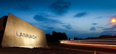 Steinhalle nachts
