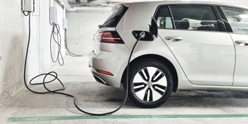 E-Ladestation mit E-Auto