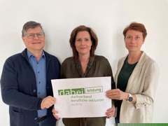 v.l.n.r. Michael T. Landschau, Gesch&auml;ftsf&uuml;hrerin Christina Schneyder MSc und Mag.a. Helene Charlewood 