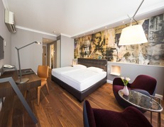 Deluxe stra&szlig;enseitiges Zimmer