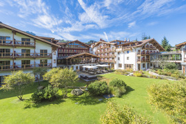 Außenansicht Sommer Hotel Kitzhof Außenansicht Sommer Hotel Kitzhof