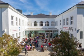 museum gugging Au&szlig;enansicht, Innenhof