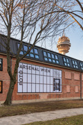 Bacxhsteingebäude mit Plakatwand und FOTO ARSENAL WIEN Logo Bacxhsteingebäude mit Plakatwand und FOTO ARSENAL WIEN Logo