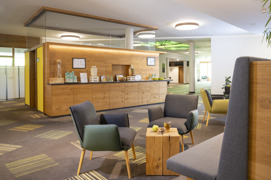 Bewusst genießen: Obst, Nüsse, Tee & Wasser zur freien Entnahme. Bewusst genießen: Obst, Nüsse, Tee & Wasser zur freien Entnahme.