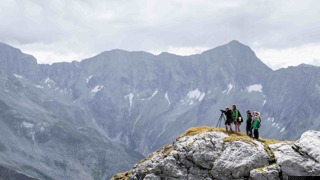 Am Bild erleben Besucher die gewaltige Berglandschaft des Nationalparks Hohe Tauern Am Bild erleben Besucher die gewaltige Berglandschaft des Nationalparks Hohe Tauern