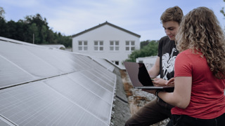 Sch&uuml;ler:innen im Praxiseinsatz