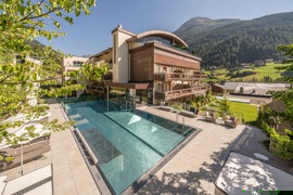 Außenansicht Sommer Bergland Sölden Außenansicht Sommer Bergland Sölden