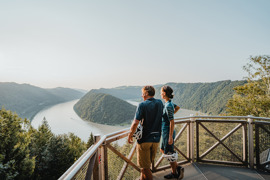 Blick auf die Schlögener Schlinge hoch über der Donau Blick auf die Schlögener Schlinge hoch über der Donau
