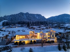 Aussenansicht im Winter der Bio Chalets Alpegg