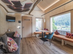 Wohn- Essbereich im Tiny Chalet Kalip&eacute;