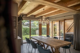 Essbereich mit Zugang zur Terrasse - Main Lodge