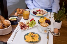 Fr&uuml;hst&uuml;ck Gastgarten Hotel Royal