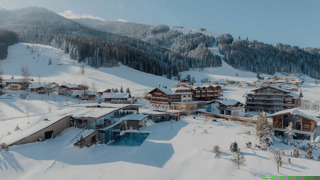 Luftaufnahme Gesamtanlage Naturresort Puradies im Winter