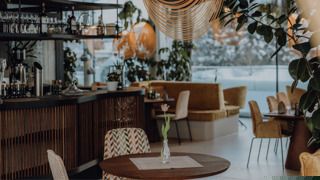 Gourmetrestaurant Ess:enz im Naturresort Puradies mit Blick in den Winter