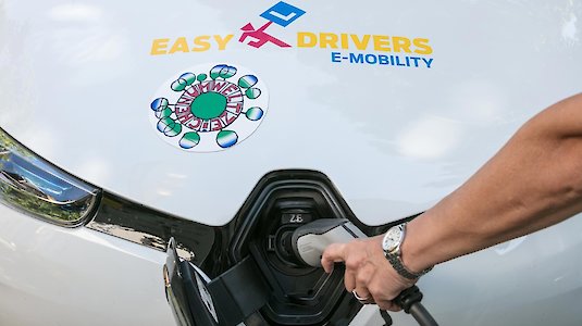 Elektroauto beim "auftanken"