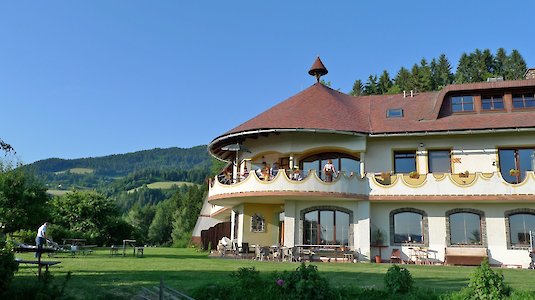 Biolandhaus Arche im Sommer