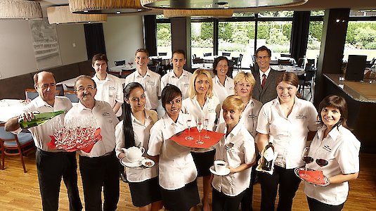 Mitarbeiterinnen und Mitarbeiter des Hotel Weisses Kreuz in Vorarlberg.