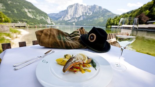 Essen am See mit Weinbegleitung