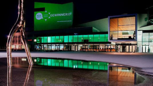 Festspielhaus Bregenz bei Nacht