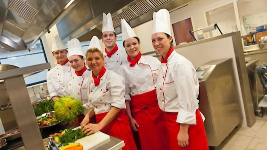 Das freundliche Küchenpersonal bei der Arbeit