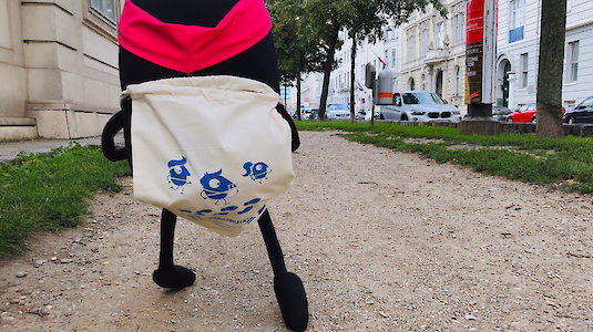 Edgar on his way to school. Copyright by Climate Alliance Austria/Melissa Leicht.