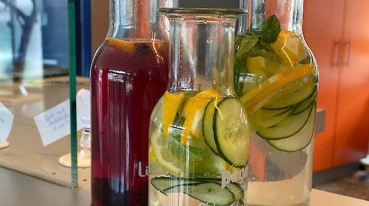 Water carafes with vegetables. Copyright by Fachberufsschule St. Veit an der Glan.