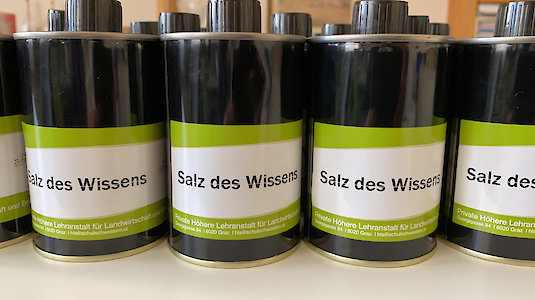 Gläser mit dem Salz des Wissens. Copyright by Private Höhere Lehranstalt für Landwirtschaft und Ernährung Graz-Eggenberg.