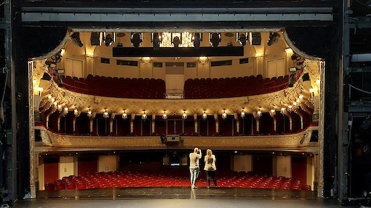 Salzburger Landestheater Bühne von hinten