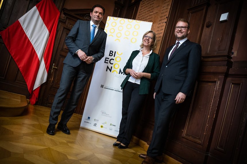 Eröffnung des 1.Netzwerktreffen durch Bundesminister Norbert Totschnig, Klimaschutzministerin Leonore Gewessler und Florian Kamleitner (Projektverantwortlicher "Bioeconomy Austria"). Copyright by BMK/Cajetan Perwein.