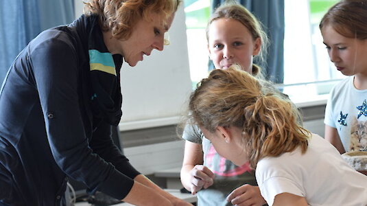 Learning together. Copyright by BG Seekirchen am Wallersee.